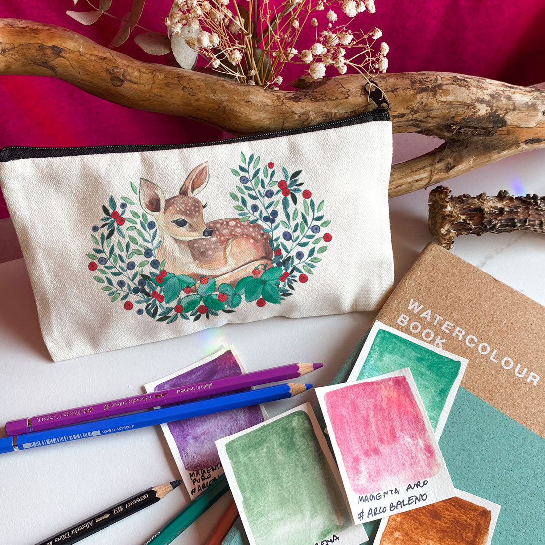 baby-deer-sarenka-jelonek-bambi-saszetka-piornik-lesne-zwierzeta-kosmetyczka-na-przybory-artystyczne kosmetyczka z sarenką bambi idealna także na kredki i farby