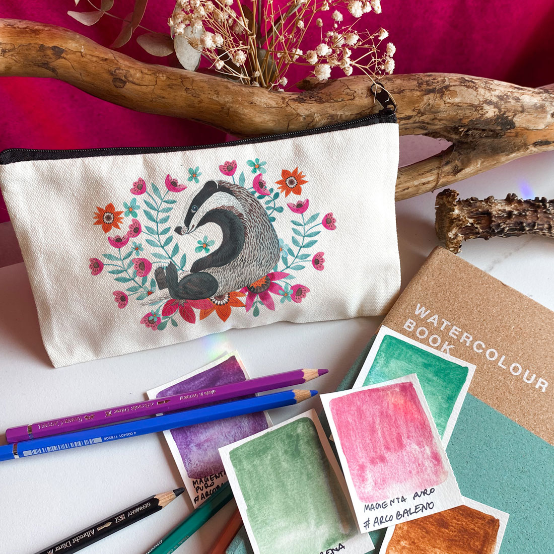 flower-badger-borsuk-saszetka-piornik-lesne-zwierzeta-kosmetyczka-na-przybory-artystyczne ekologiczna saszetka kosmetyczka na drobiazgi, przybory artystyczne