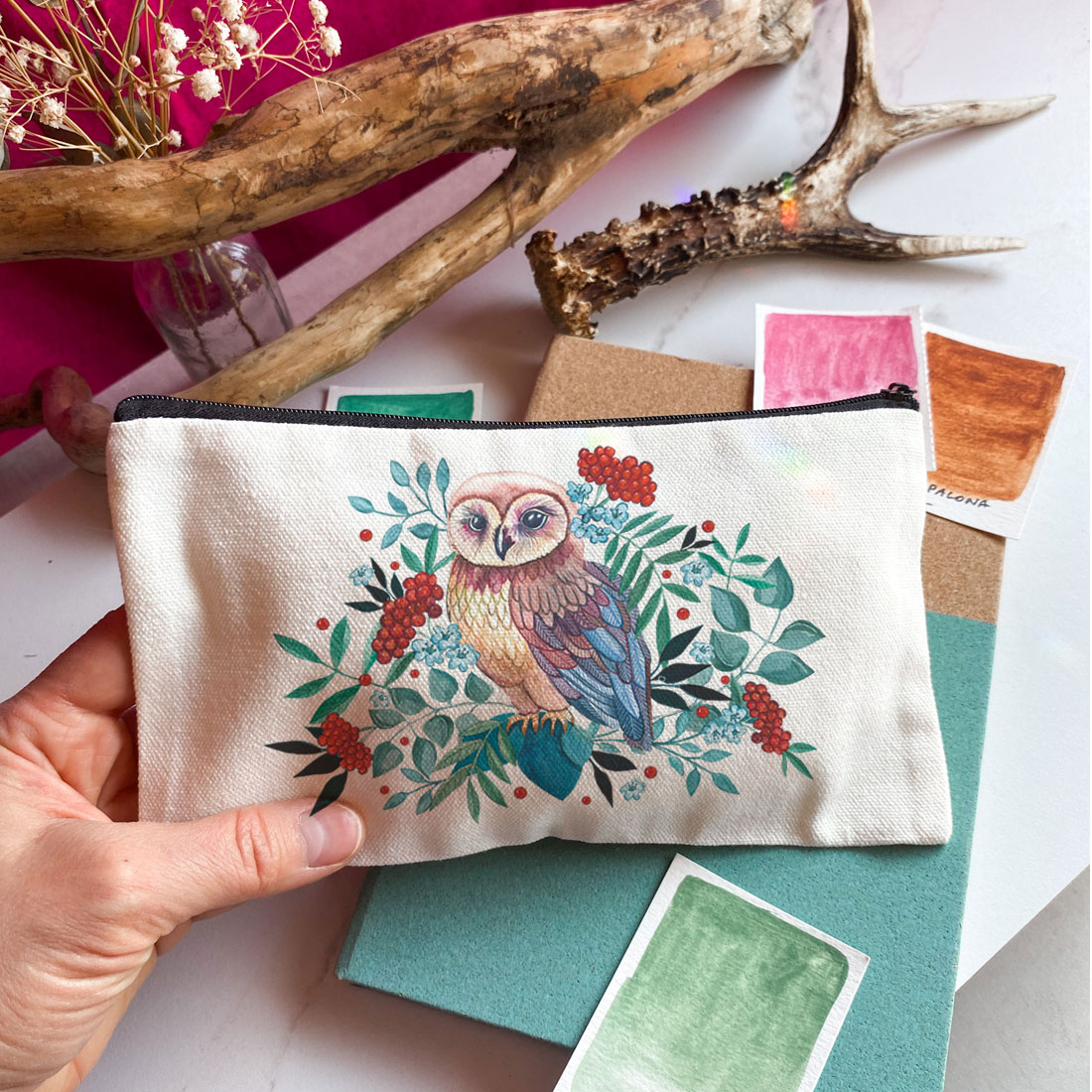 owl-sowa-saszetka-piornik-lesne-zwierzeta-kosmetyczka-dla-artysty saszetka na przybory artystyczne, piórnik z sową