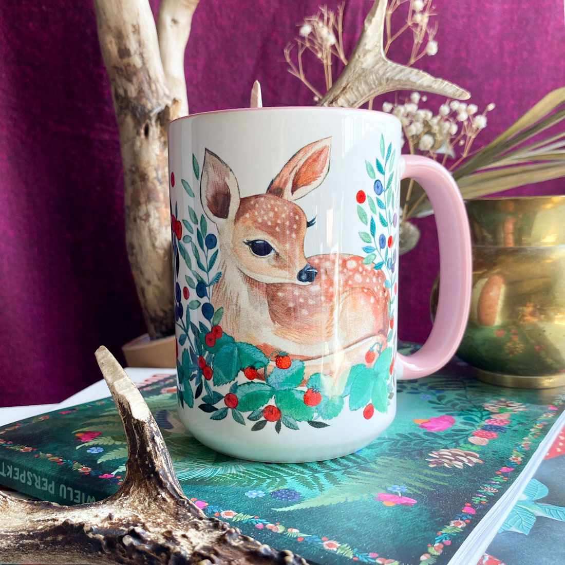 baby-deer-jelonek-sarenka-kubek-450ml-lesne-zwierze kubek z sarenką i poziomkami, 450ml