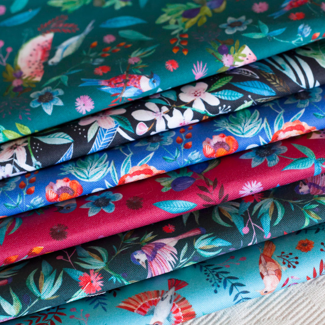 tkaniny z wzorami botanicznymi i ptasimi projektowanymi przez muamua design