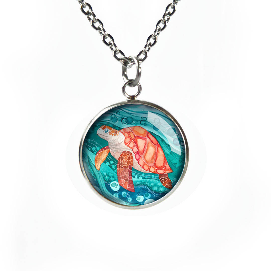 naszyjnik z morskim żółwiem w medalionie, na łańcuszku